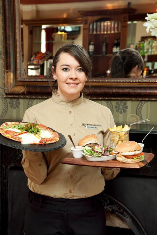 Riverside Park Hotel Macroom Dış mekan fotoğraf