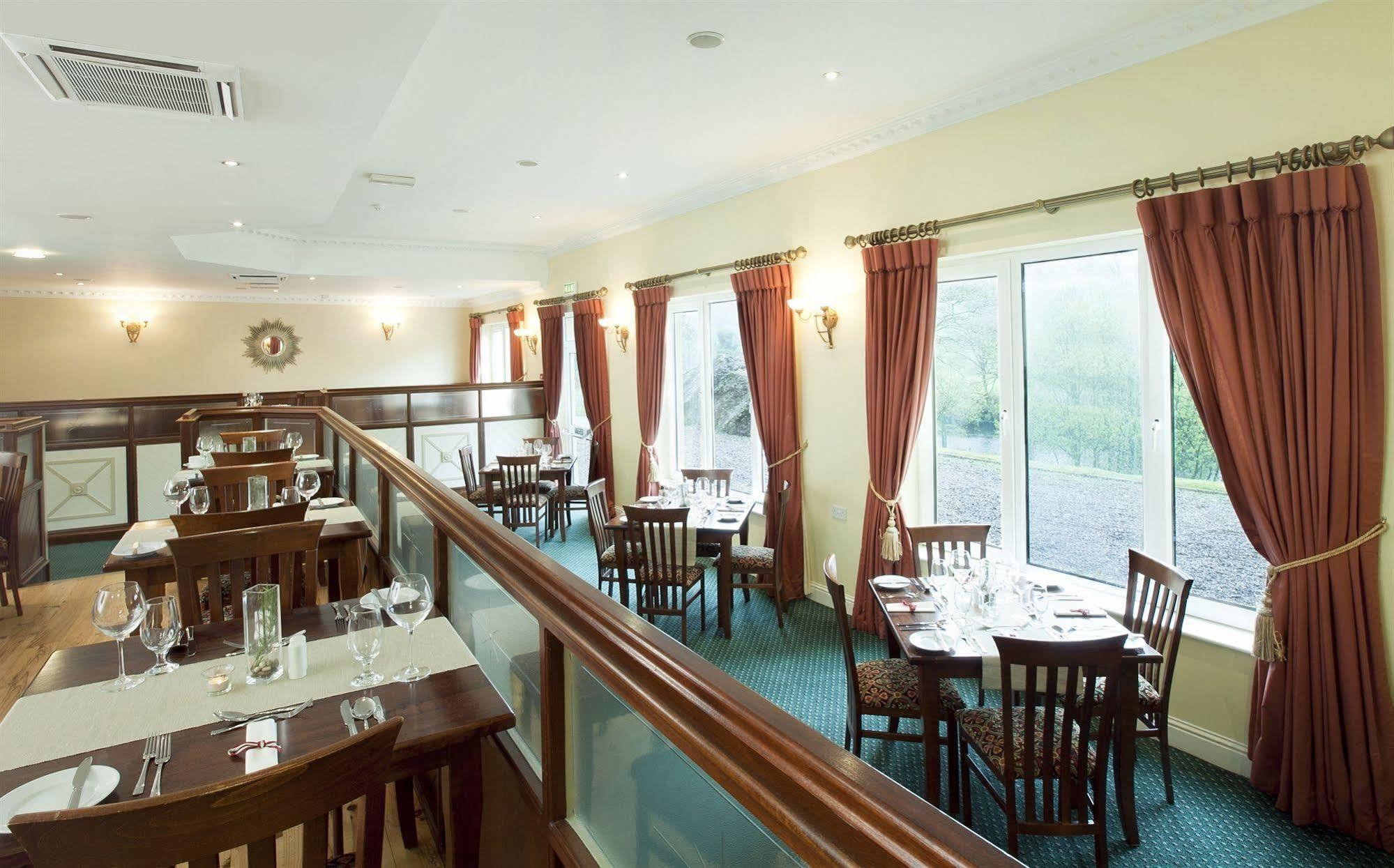 Riverside Park Hotel Macroom Dış mekan fotoğraf