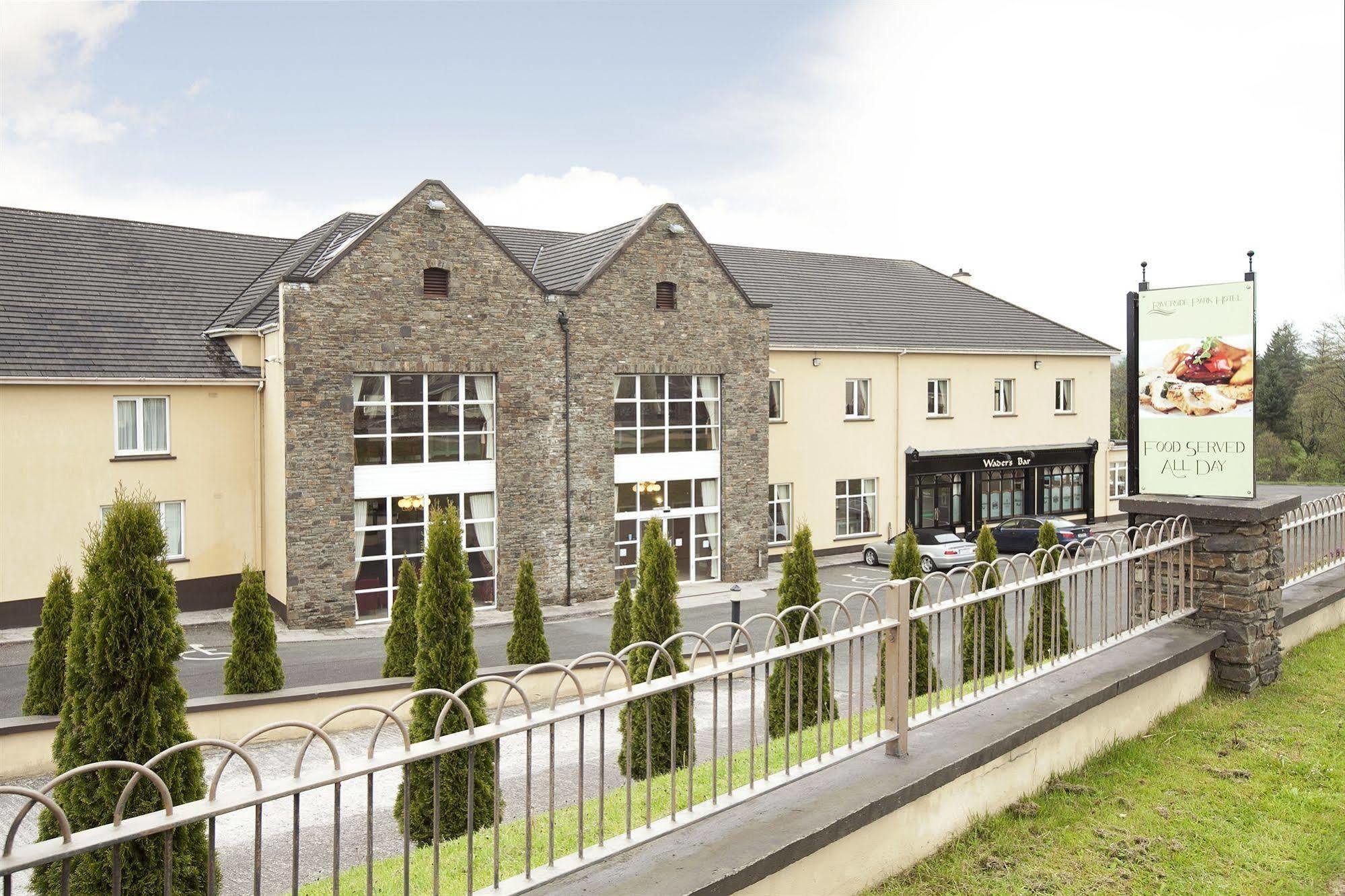 Riverside Park Hotel Macroom Dış mekan fotoğraf