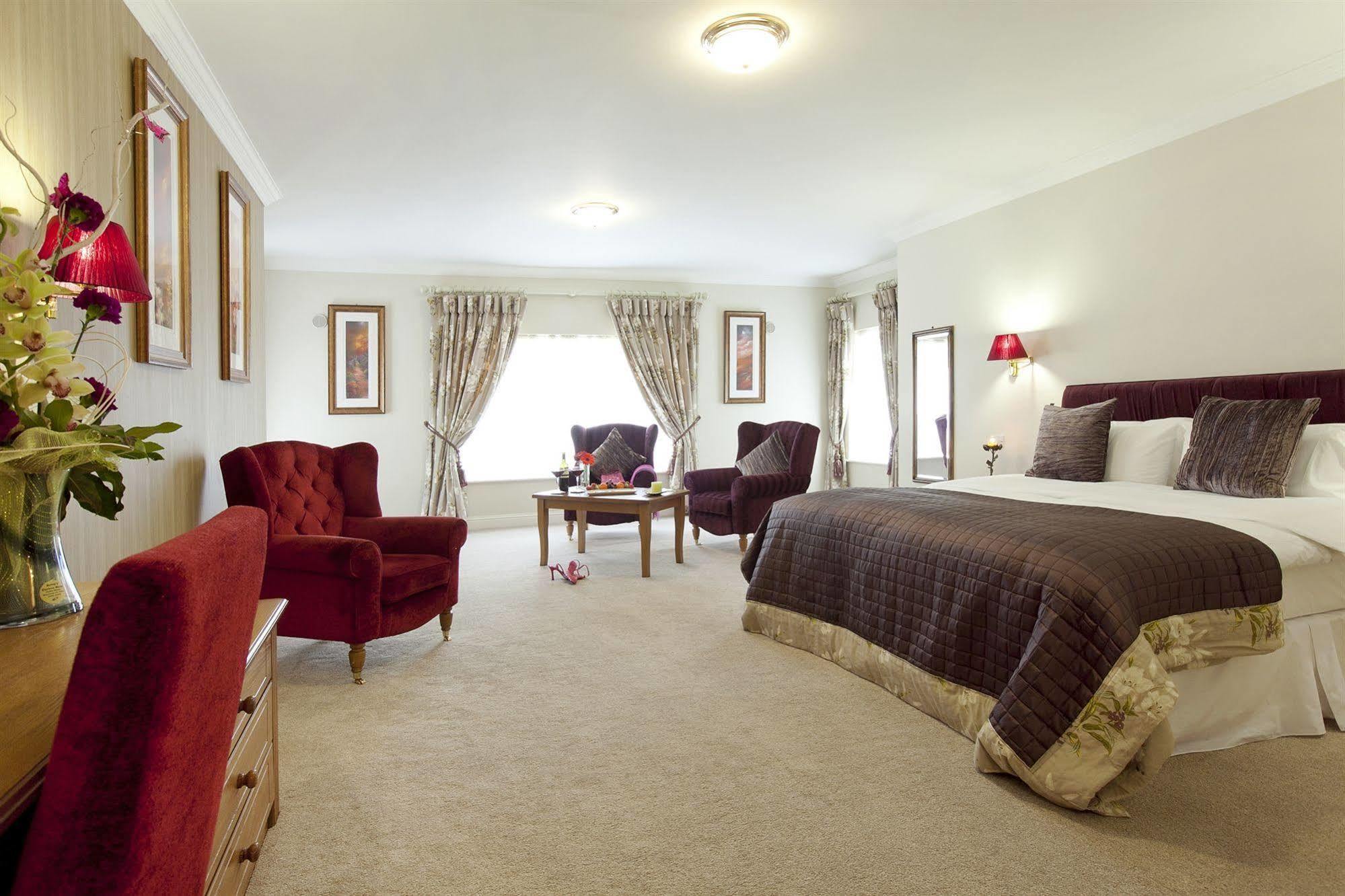 Riverside Park Hotel Macroom Dış mekan fotoğraf