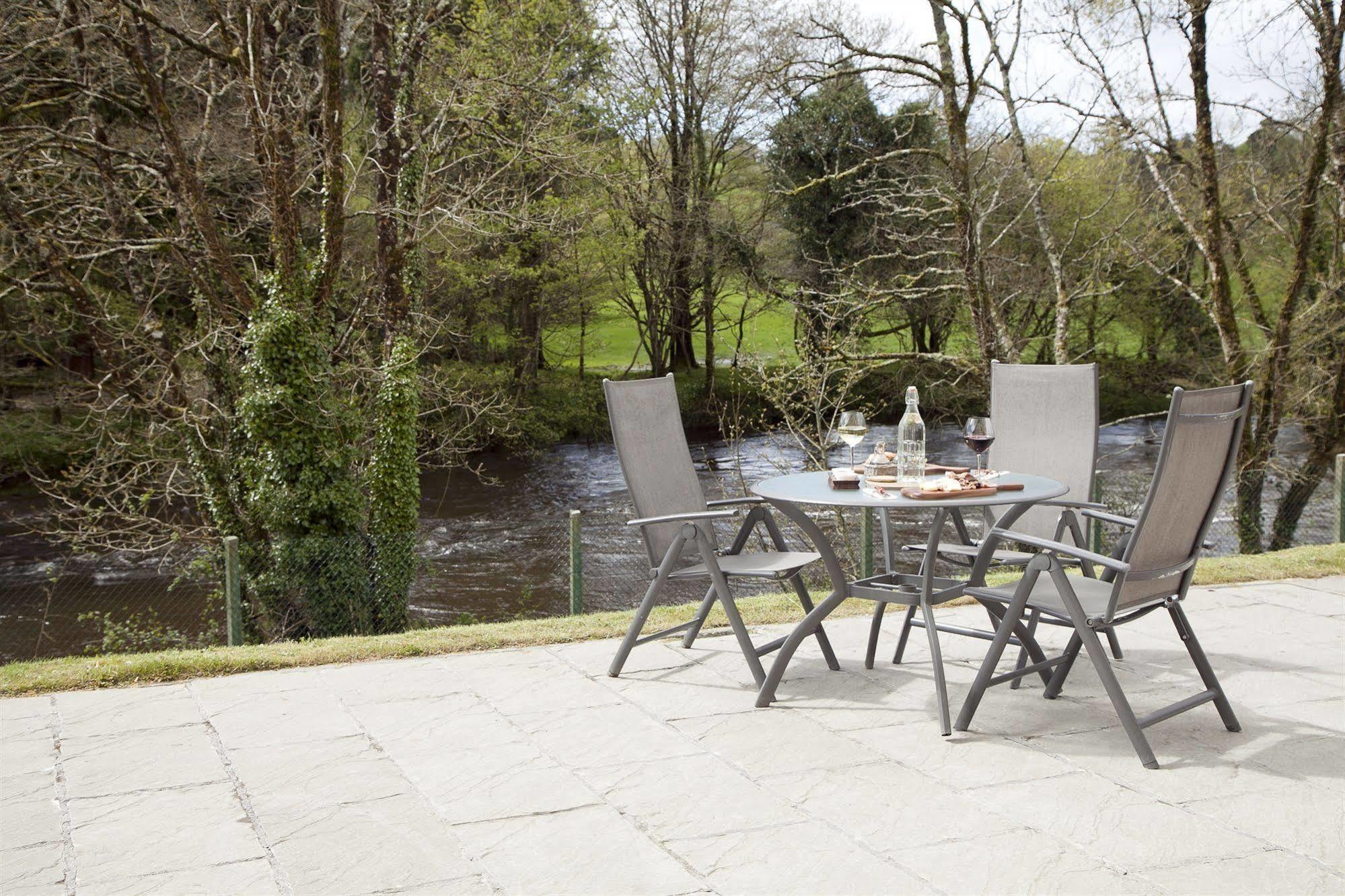 Riverside Park Hotel Macroom Dış mekan fotoğraf