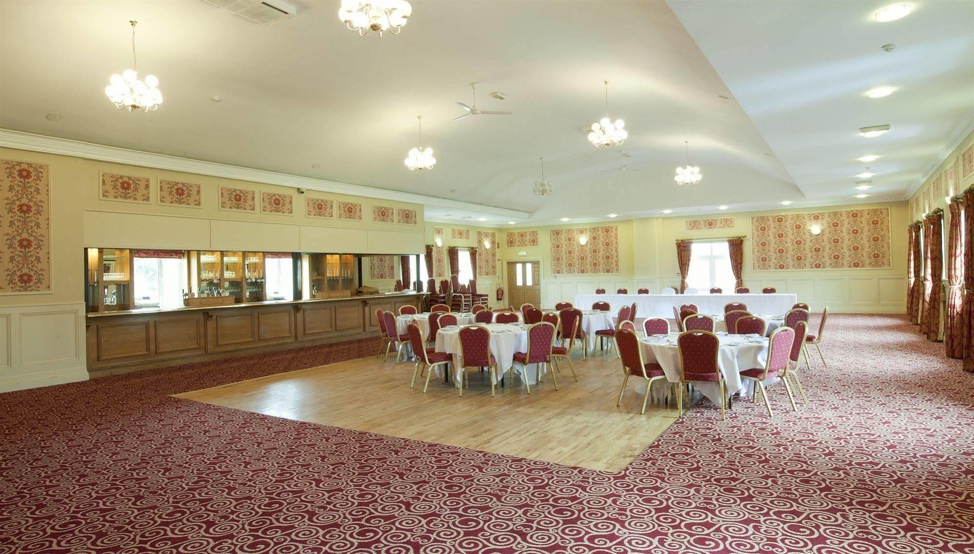 Riverside Park Hotel Macroom Dış mekan fotoğraf